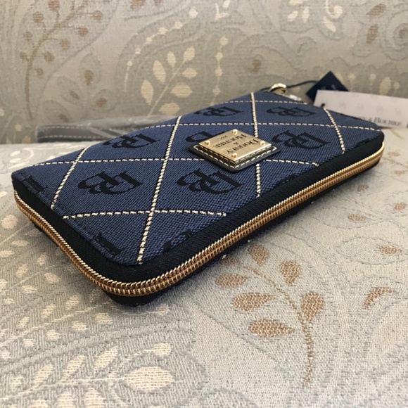DB Cotton Quilt Zip-Around Phone Wristlet/NavyBlk - Picture 4 of 5